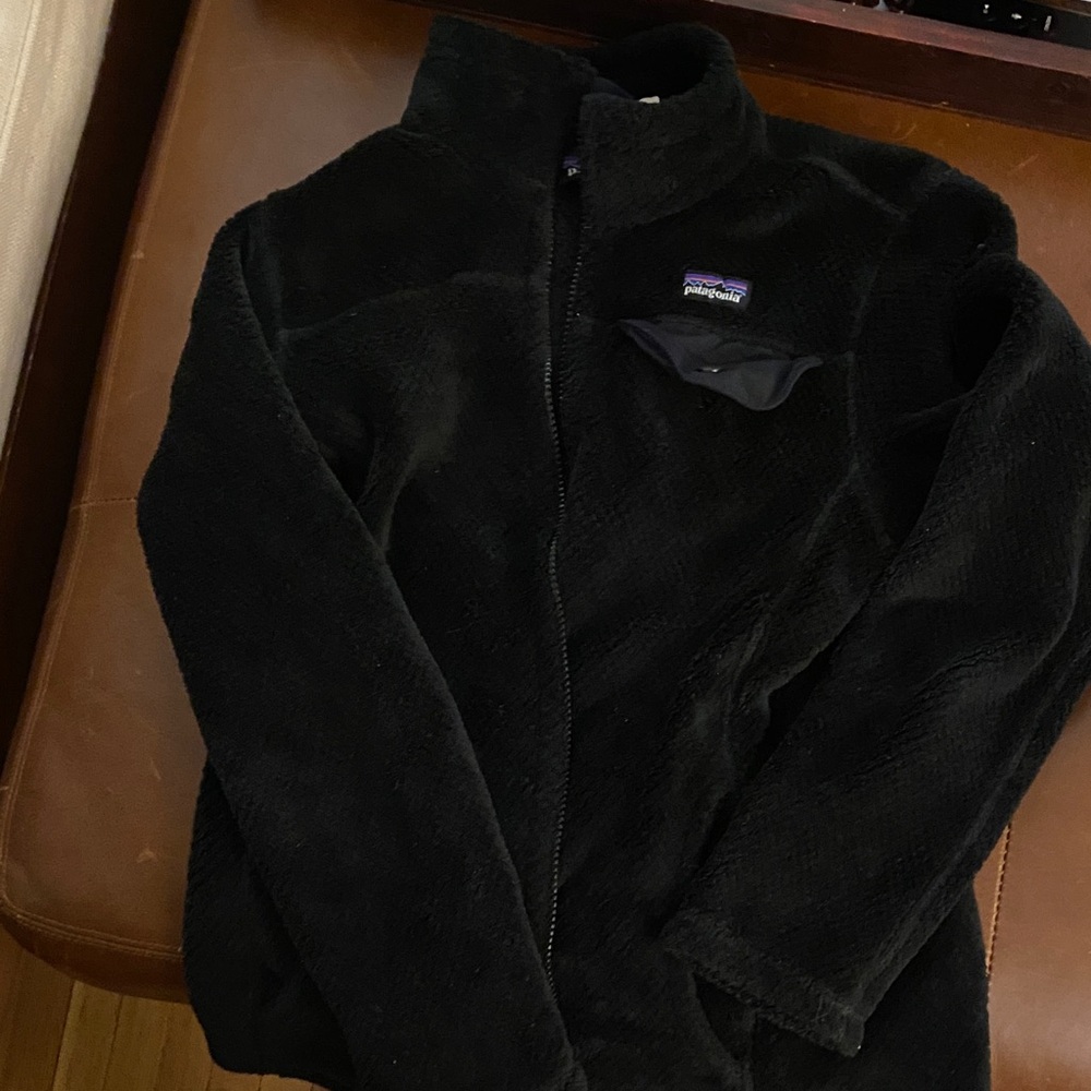 Girl’s XL Patagonia Black Plush Fleece Jacket with Logo Patch